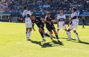 Independiente Rivadavia vs Gimnasia : quatre buts spectaculaires en 39 minutes lors du Torneo Apertura Independiente Rivadavia vs Gimnasia : quatre buts spectaculaires en 39 minutes lors du Torneo Apertura