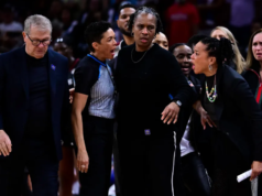 South Carolina renverse UConn : la victoire éclipsée par la colère de Geno Auriemma South Carolina renverse UConn : la victoire éclipsée par la colère de Geno Auriemma